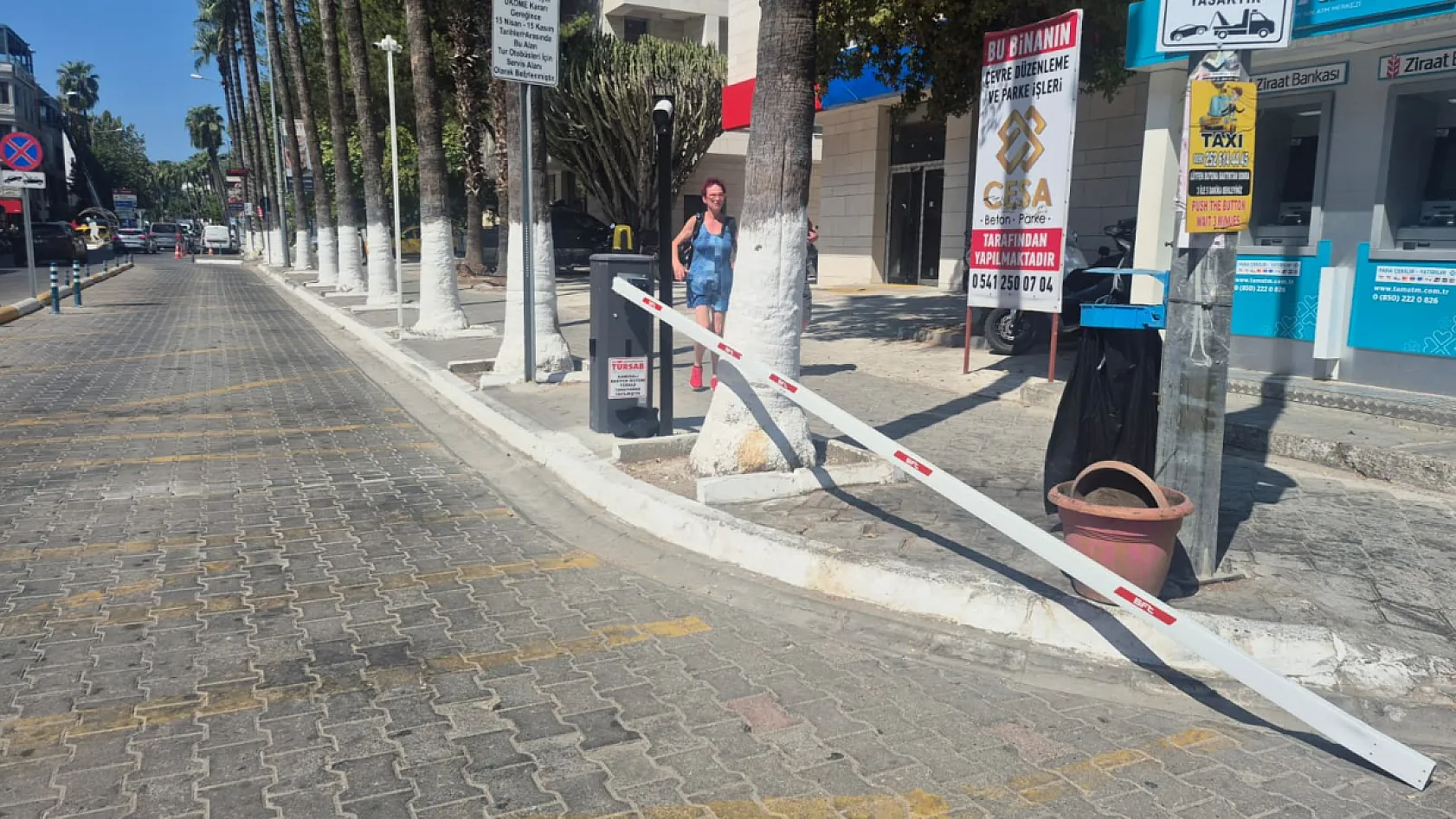 Fethiye'deki Tur Otobüsü Alanının Bariyeri Kırıldı