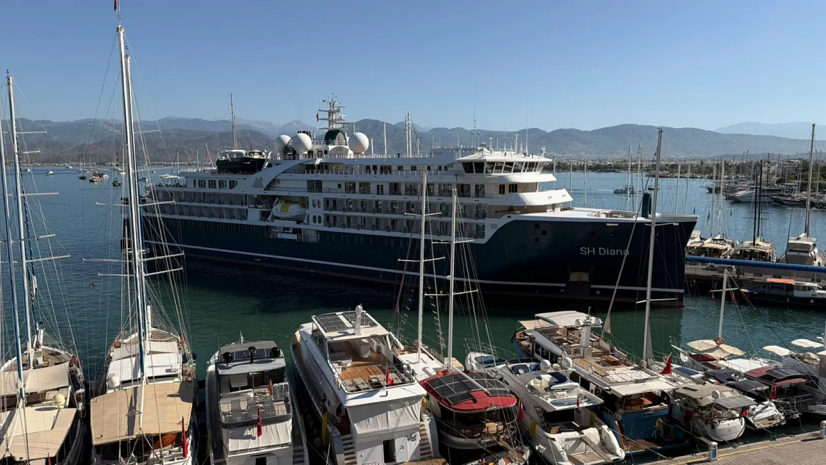 SH Diana Cruise Gemisi Fethiye Limanına Demirledi