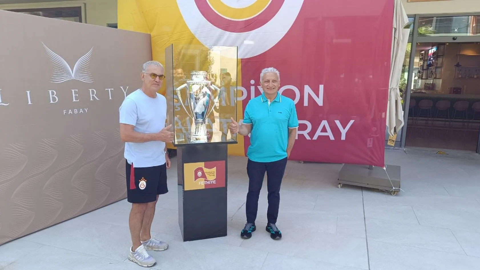 Şampiyonluk Kupası Liberty Fabay'da Ziyarete Açıldı