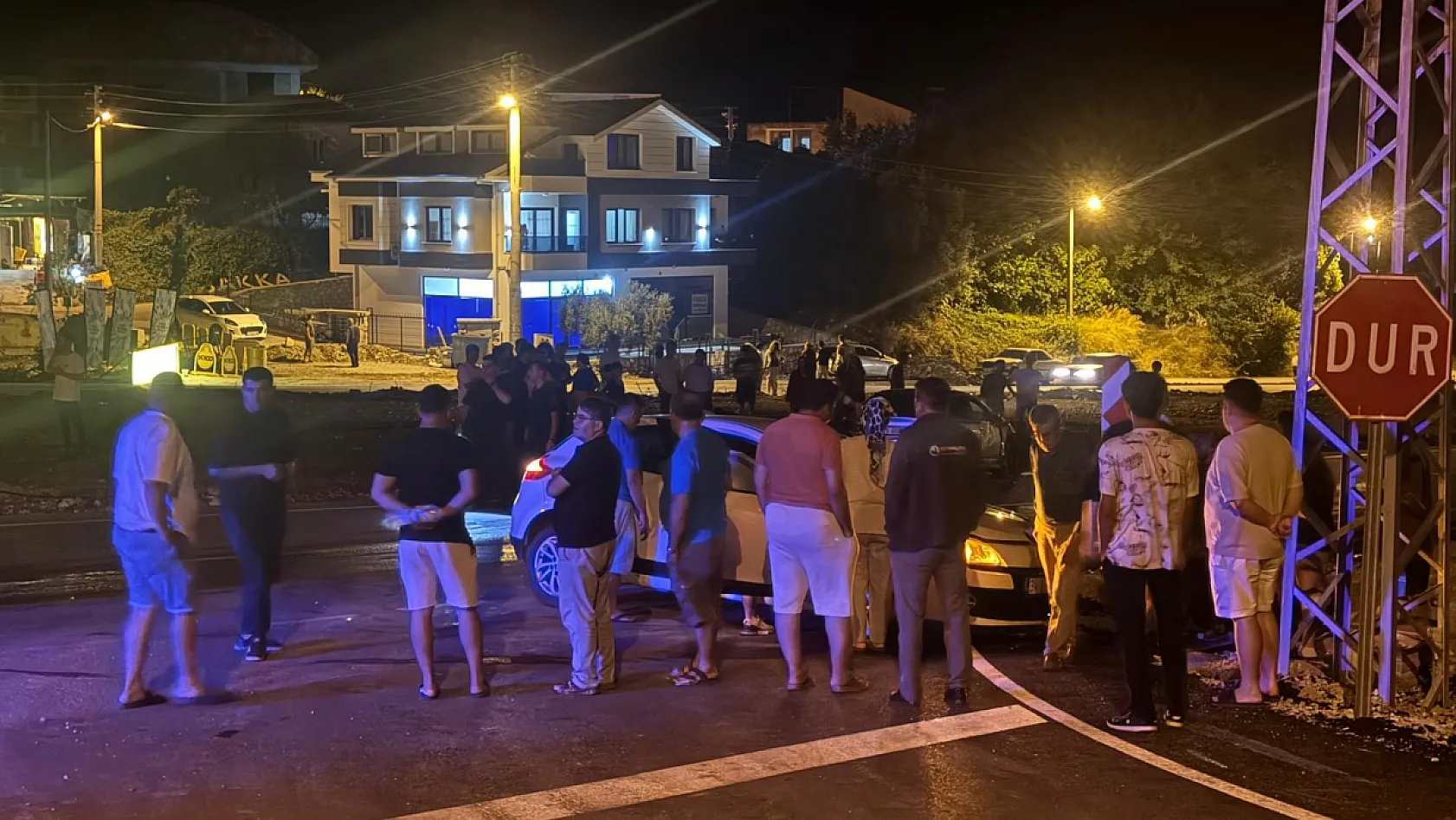 Seydikemer Devlet Hastanesi Kavşağında Trafik Kazası: Yaralılar Hastaneye Kaldırıldı