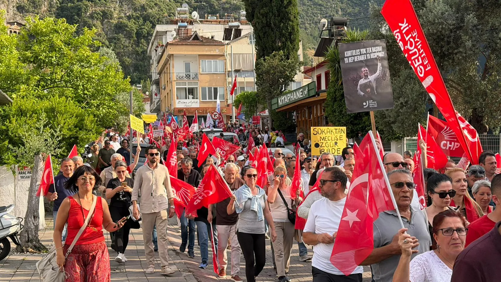 Fethiye'de 'Sandık İradesi' Yürüyüşü