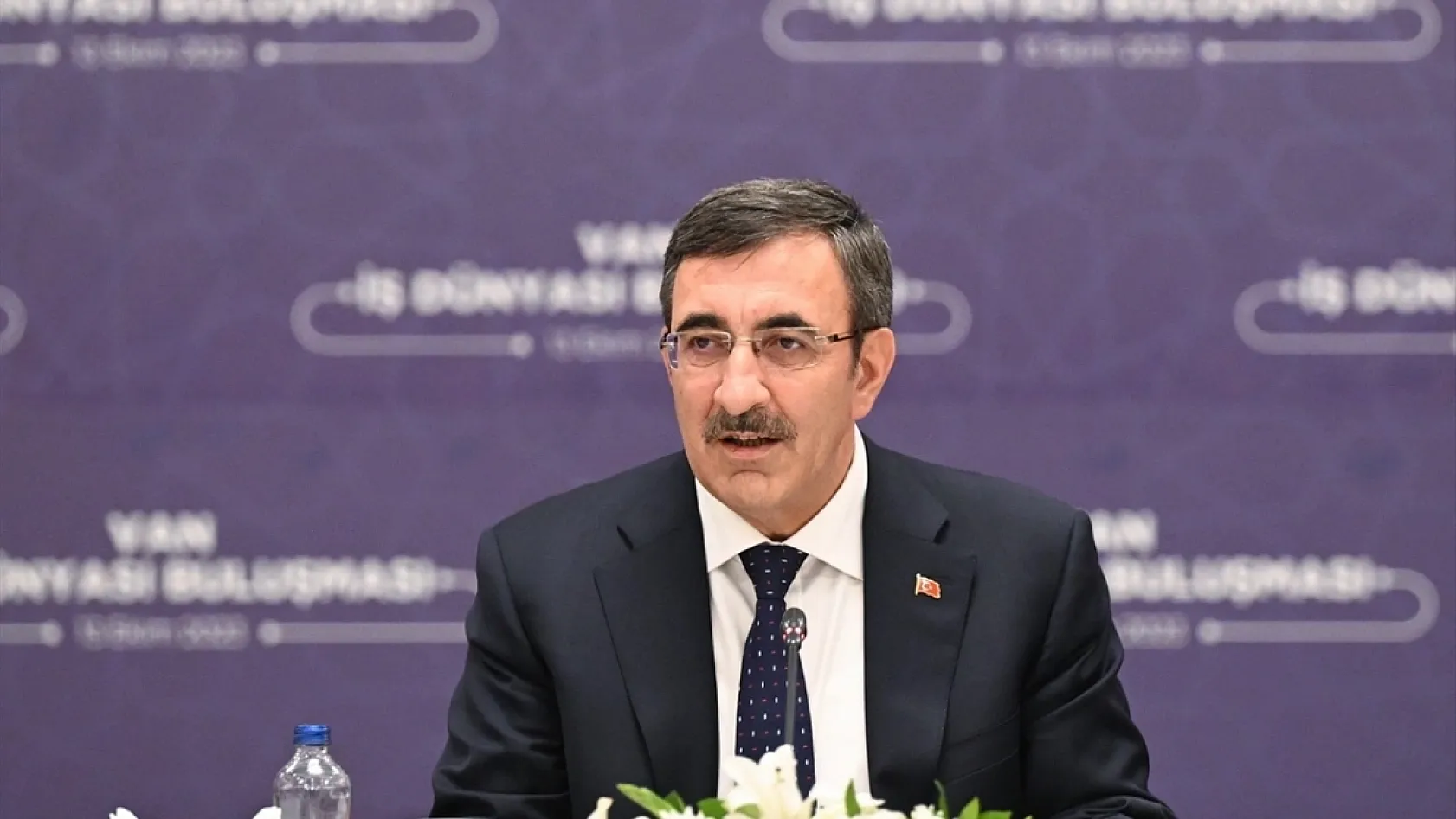 Cumhurbaşkanı Yardımcısı Cevdet Yılmaz'dan milyonları heyecanlandıran asgari ücret açıklaması