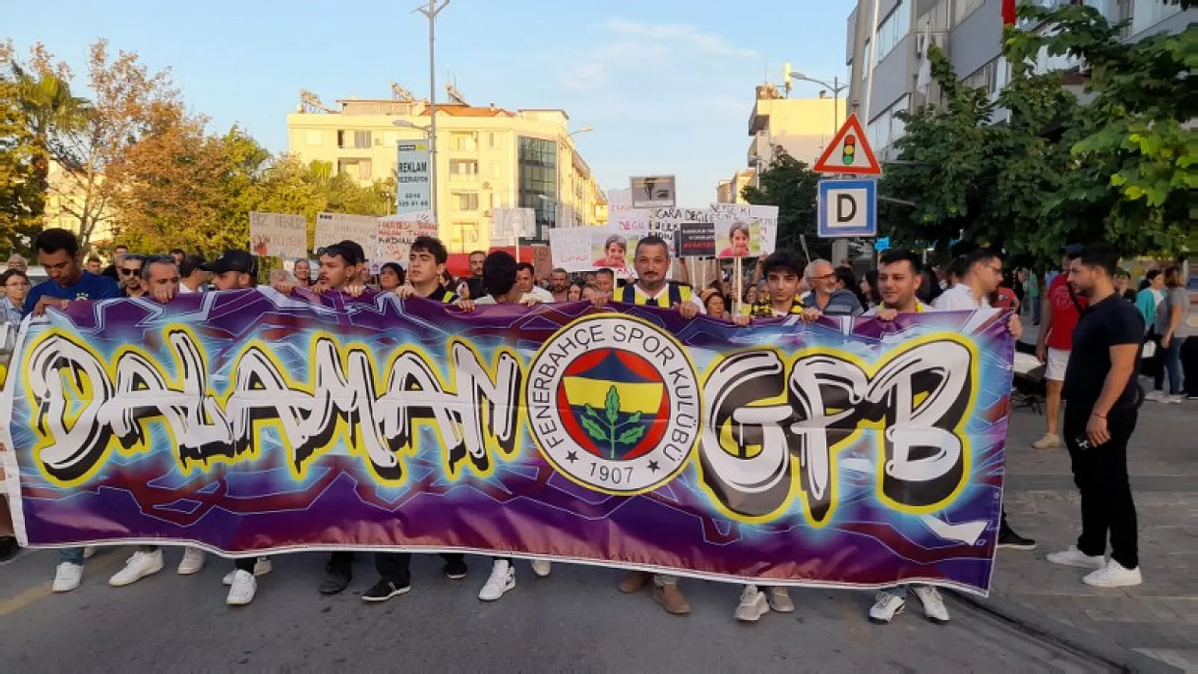 Dalaman'da kadına şiddet ve çocuk istismarına karşı yürüyüş yapıldı