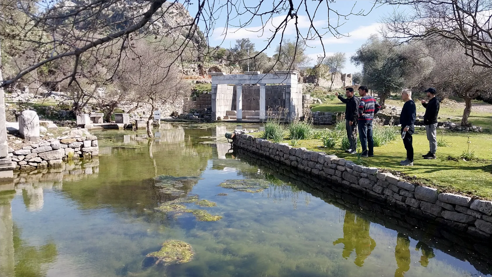 Kaunos Antik Kenti kış mevsiminde de ziyaretçilerine etkileyici manzaralar sunuyor