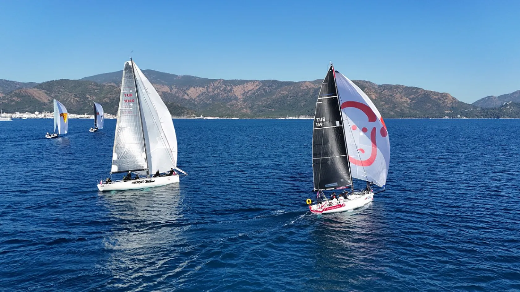 Muğla'nın Marmaris ilçesinde düzenlenen yat yarışlarının ikinci günü tamamlandı