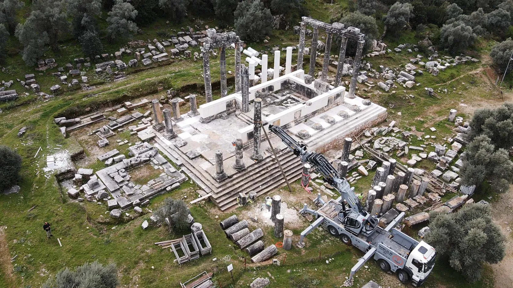 Zeus Tapınağı restore edilen sütunlarıyla eski ihtişamına kavuşacak