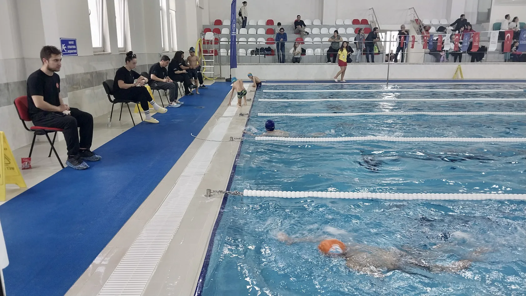 Ortaca'da 23 Nisan Okullar Arası Yüzme Yarışı yapıldı