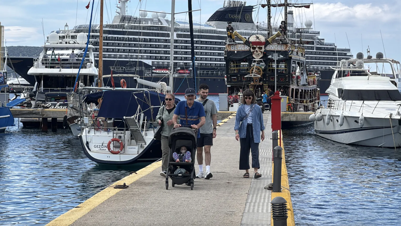 Bodrum'un guletleri misafirlerini mavi yolculuğa çıkarıyor