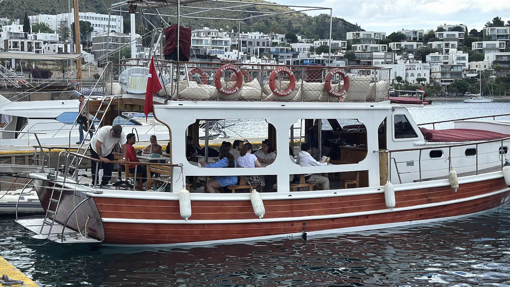 Bodrum'un guletleri misafirlerini mavi yolculuğa çıkarıyor
