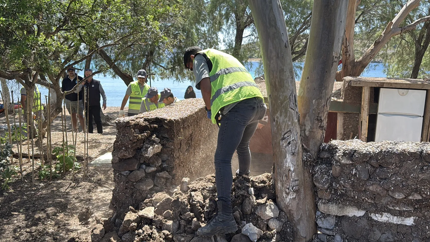 Bodrum'da doğal sit alanındaki kaçak yapı yıkıldı