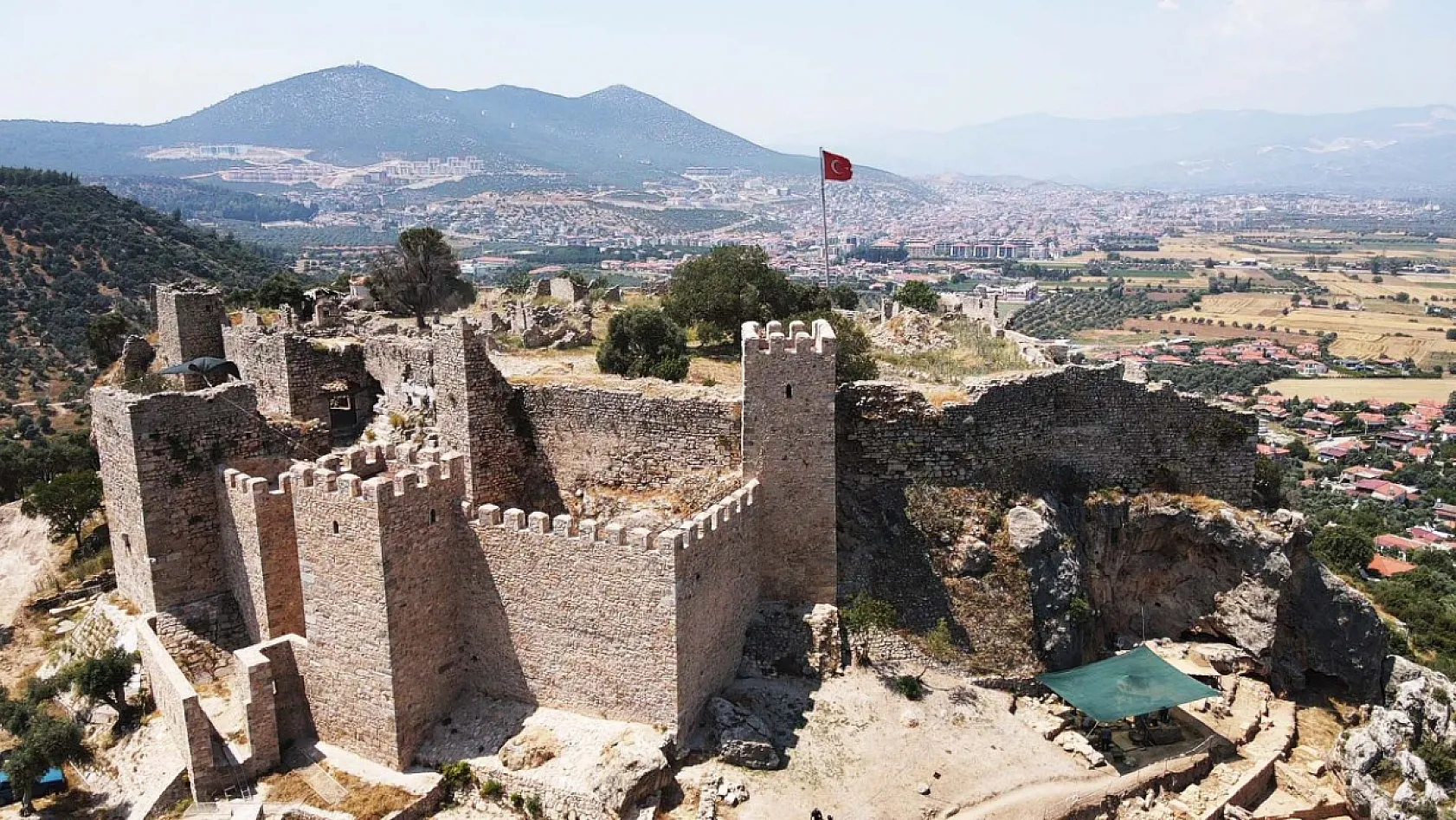 Beçin Antik Kenti'ndeki kazılarda ok uçları bulundu