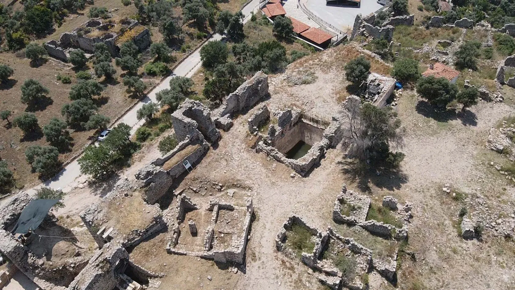 Beçin Antik Kenti'ndeki kazılarda ok uçları bulundu