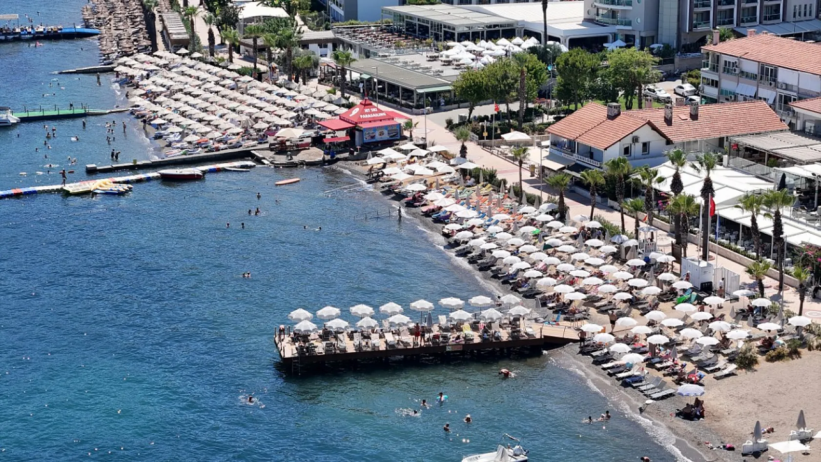 Muğla'da sıcak hava nedeniyle sahillerde yoğunluk yaşanıyor