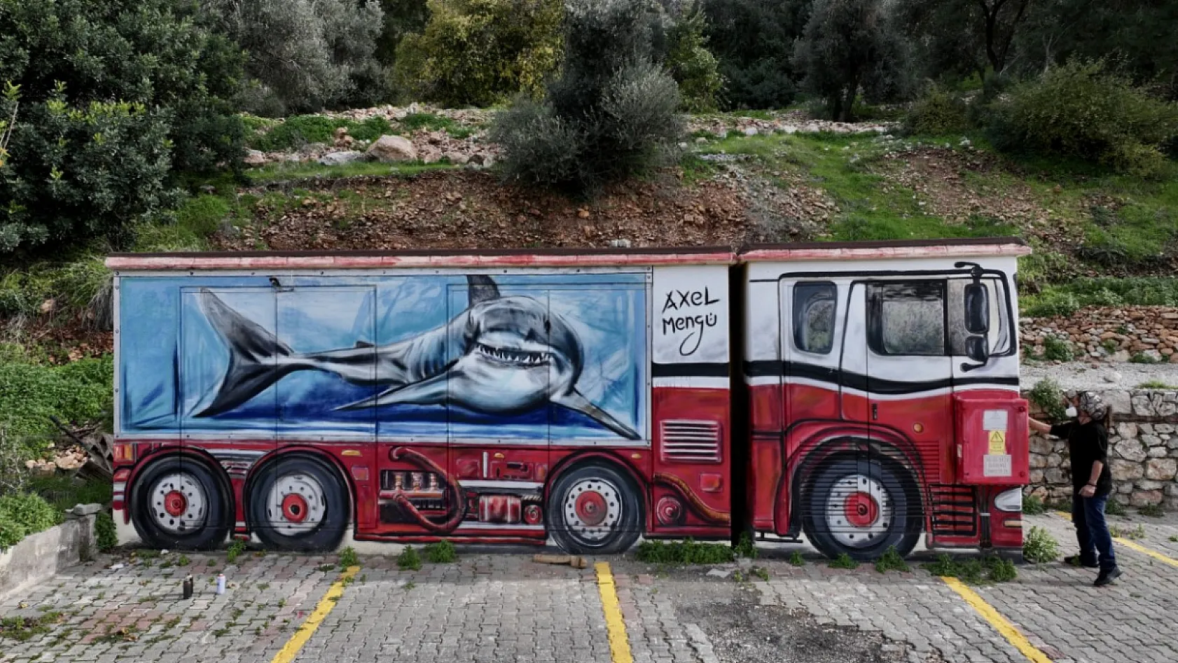 'Grafiti' sanatçısı Axel Mengü, Fethiye'ye renk katıyor