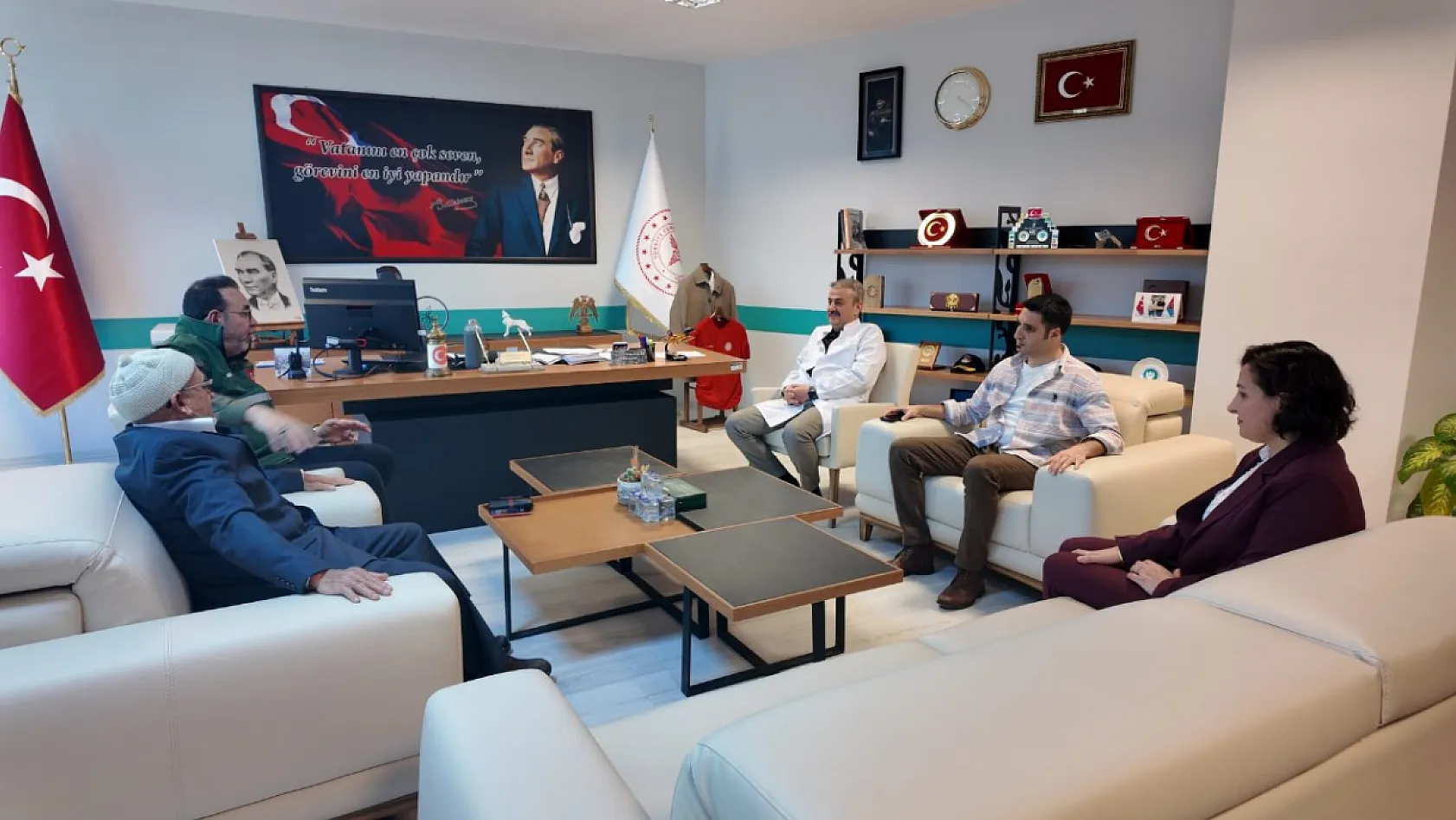 Muğla'da Yeşilay gönüllüsü, hastaneye 13 tekerlekli sandalye bağışladı