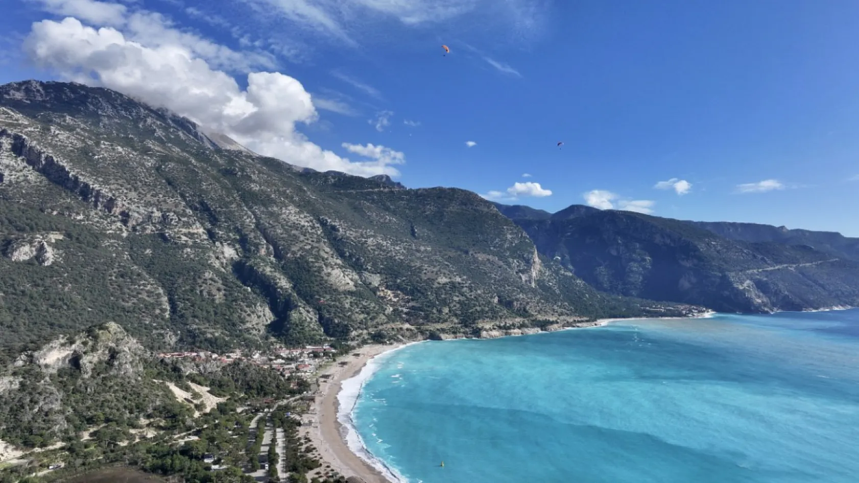 Fethiye'de Ölüdeniz'in rengi turkuaza döndü