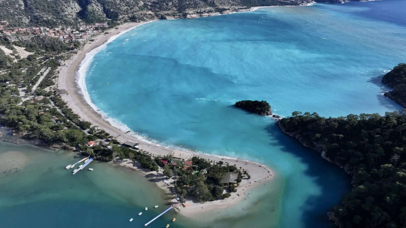 Fethiye'de Ölüdeniz'in rengi turkuaza döndü