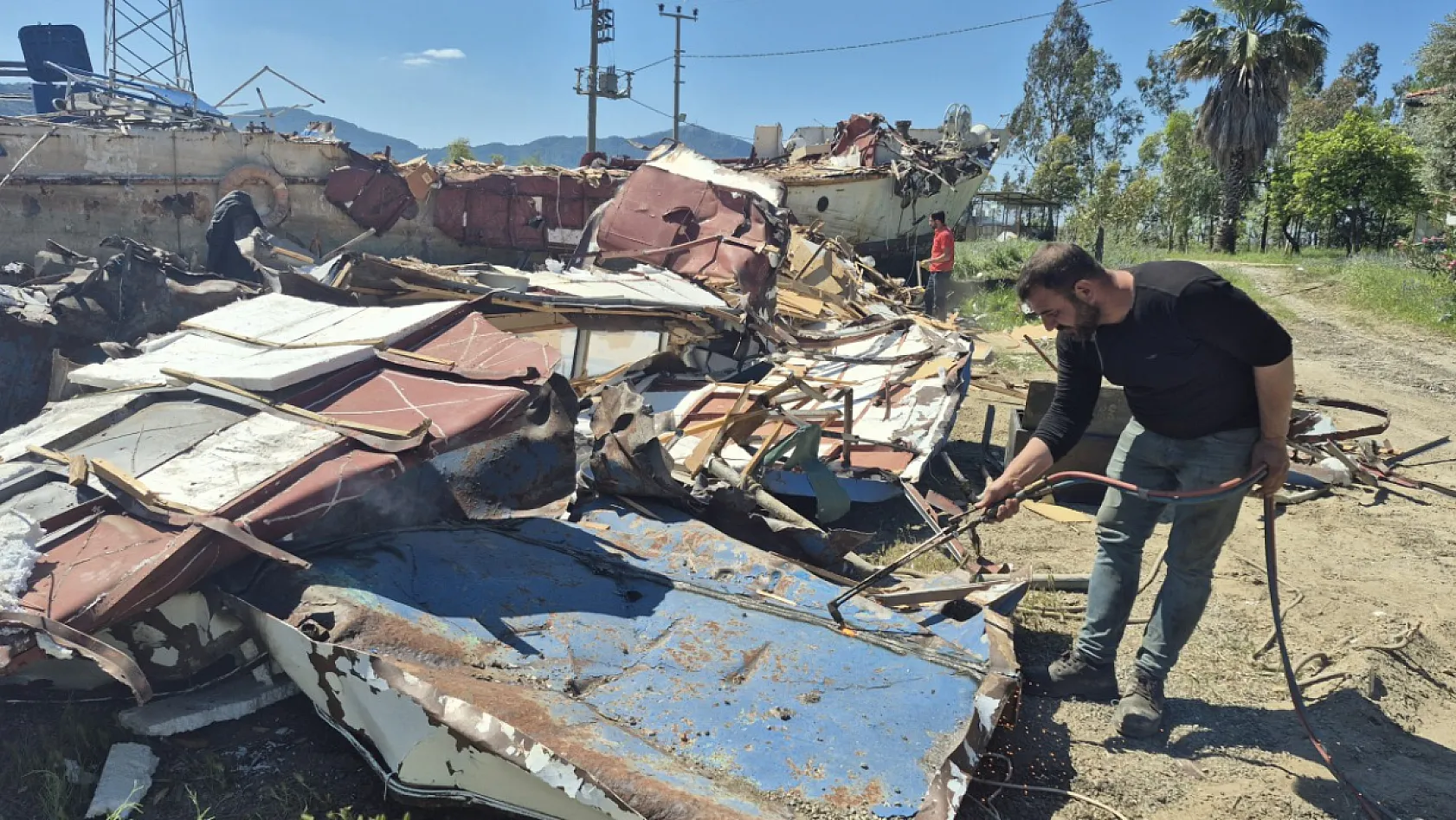Muğla'da 4 yıl önce göçmen operasyonunda yakalanan gemi hurdaya ayrıldı