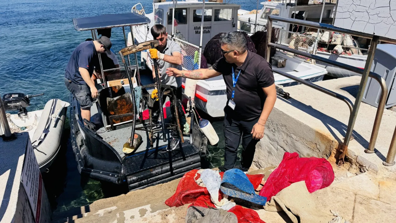 Bodrum'da dalgıçlar denizden 250 kilogram atık çıkardı