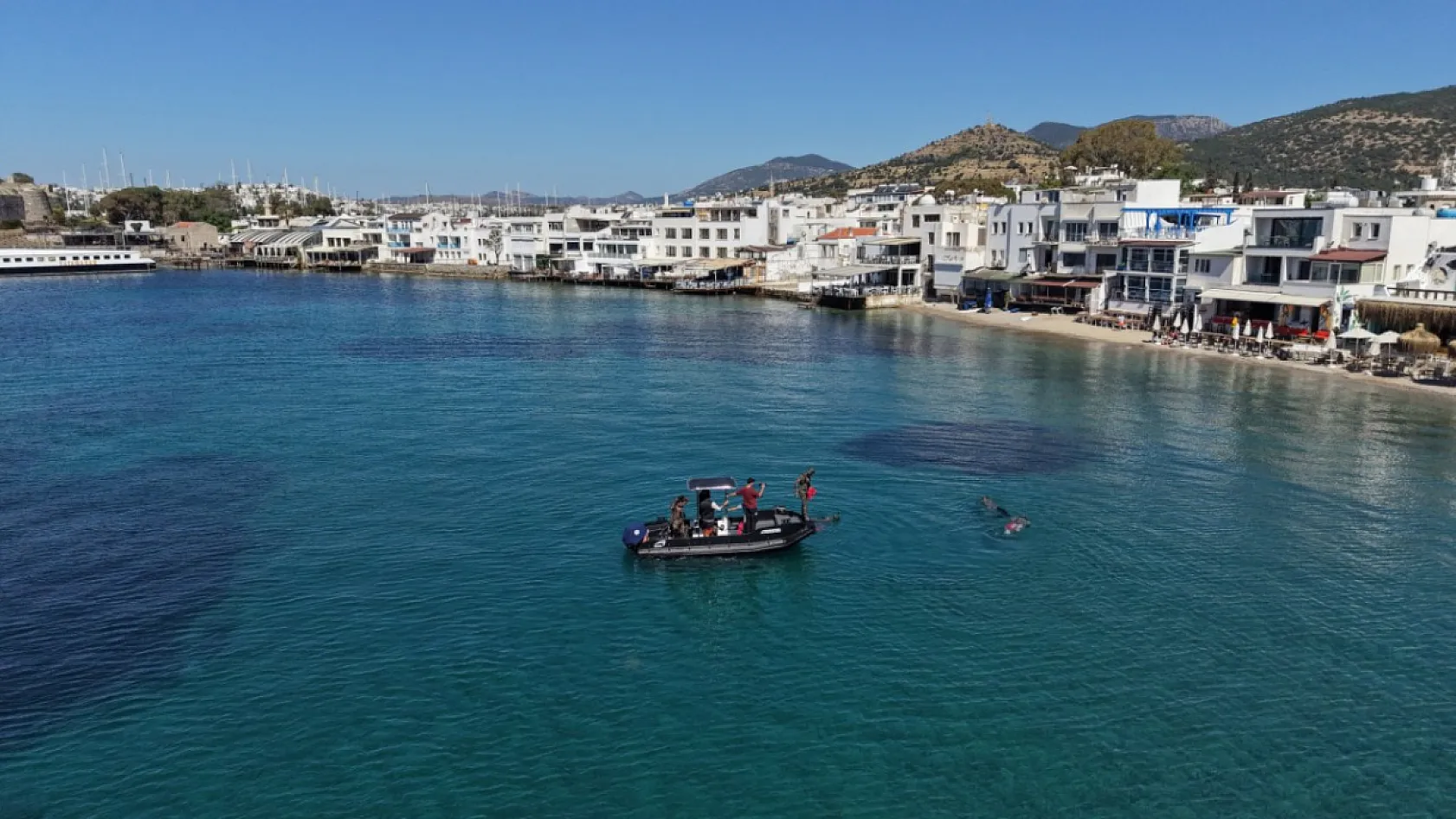 Bodrum'da dalgıçlar denizden 250 kilogram atık çıkardı