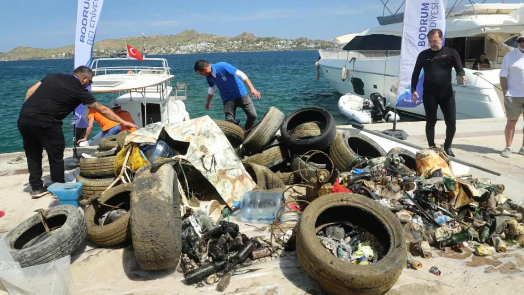 Bodrum'da dalgıçlar denizden yaklaşık 2 ton atık çıkardı