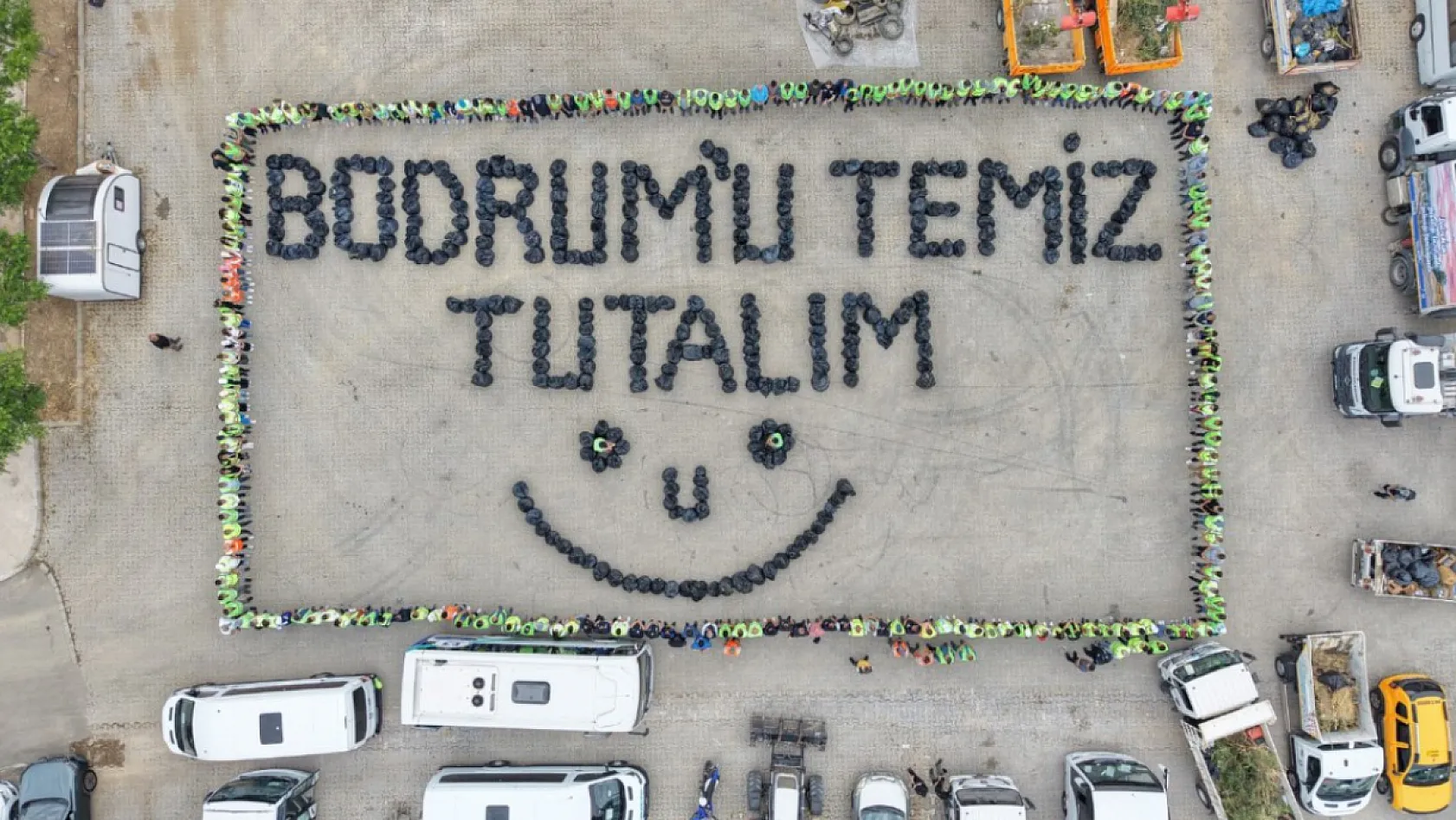 Bodrum'da dalgıçlar denizden yaklaşık 2 ton atık çıkardı