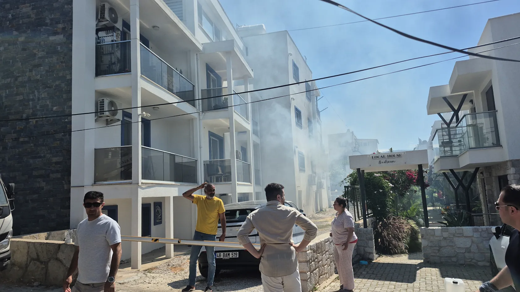Bodrum'da binada çıkan yangında mahsur kalan 2 kişi kurtarıldı