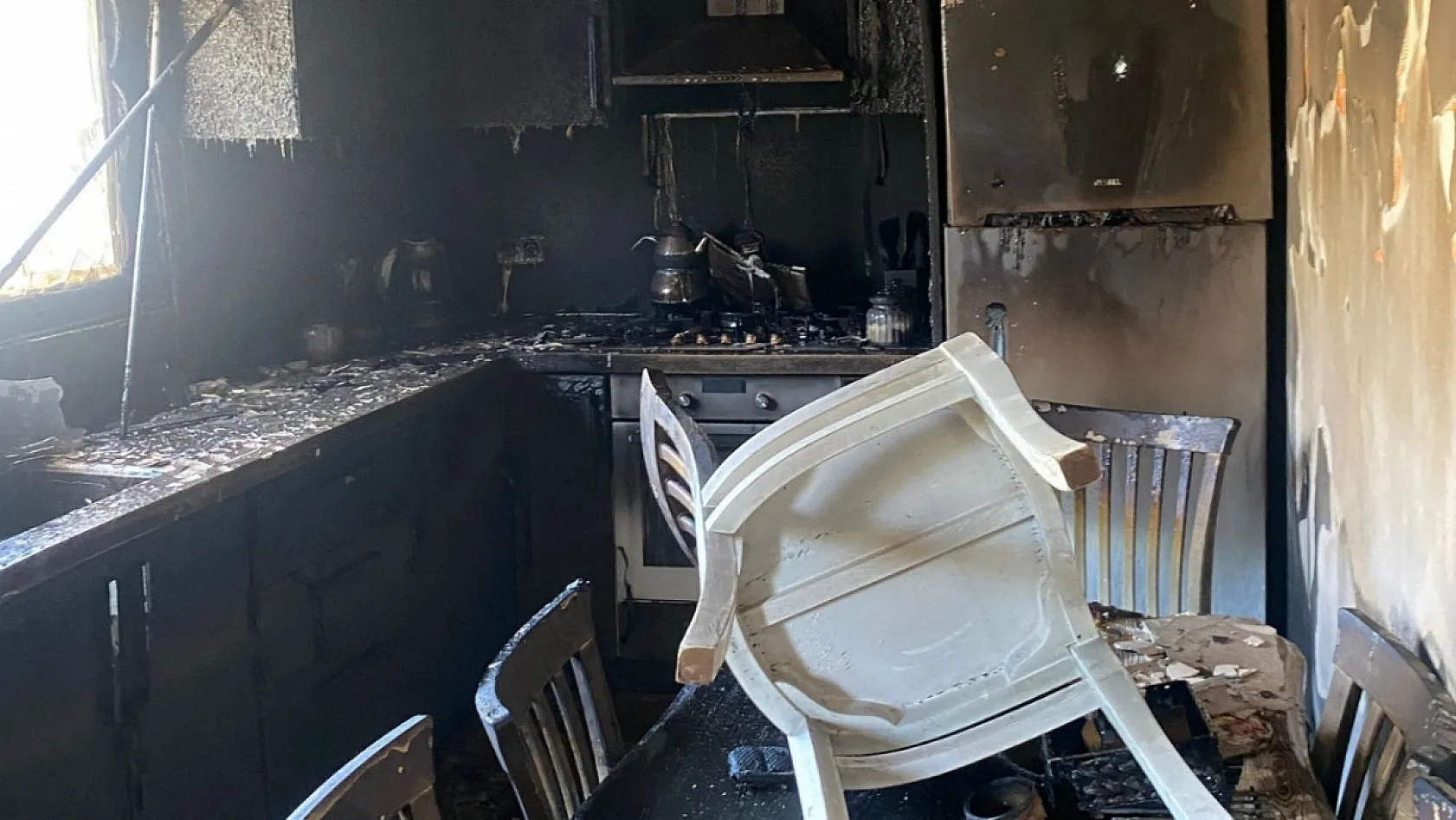 Bodrum'da binada çıkan yangında mahsur kalan 2 kişi kurtarıldı