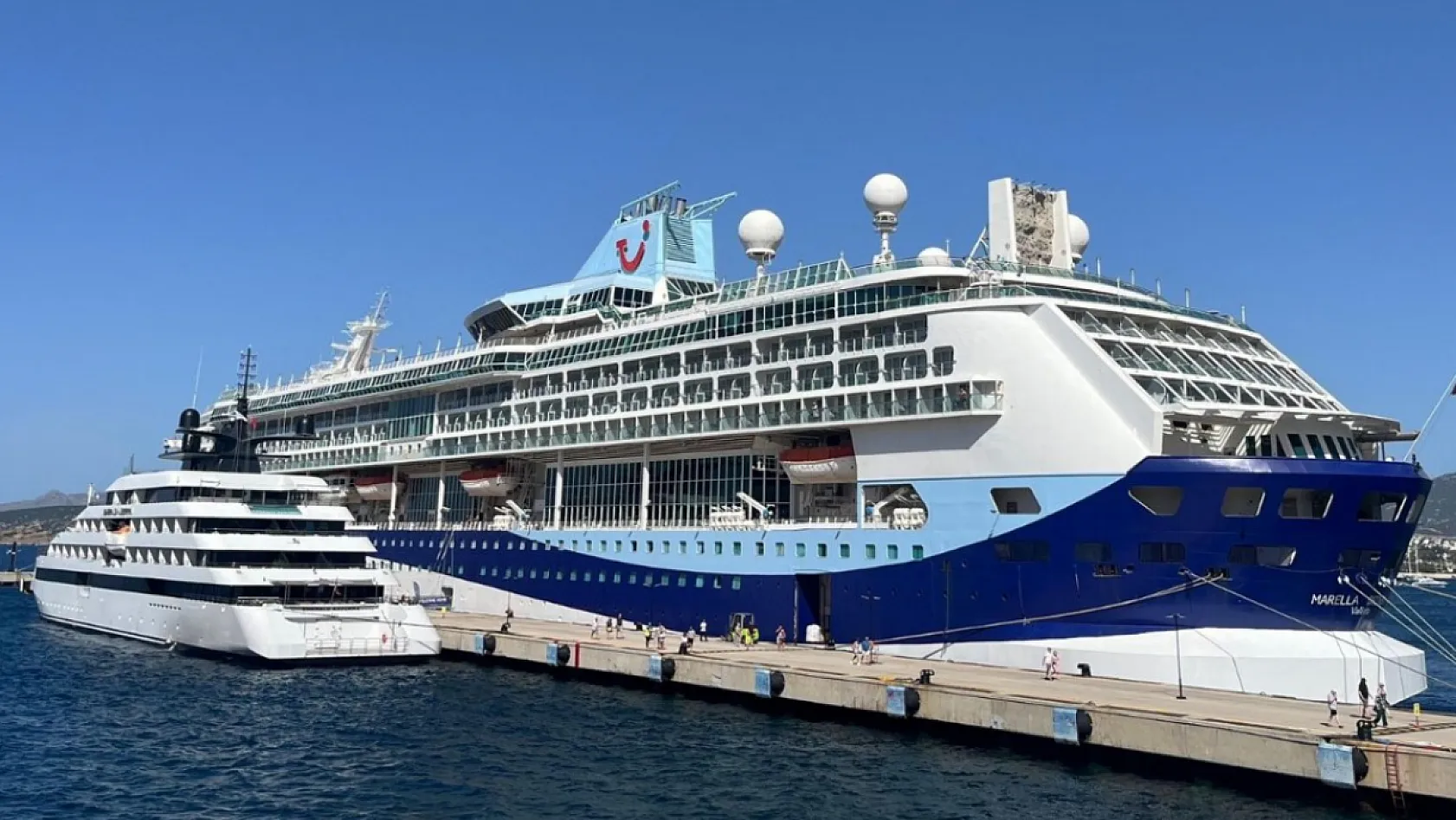Bodrum'a iki kruvaziyerle 1860 turist geldi
