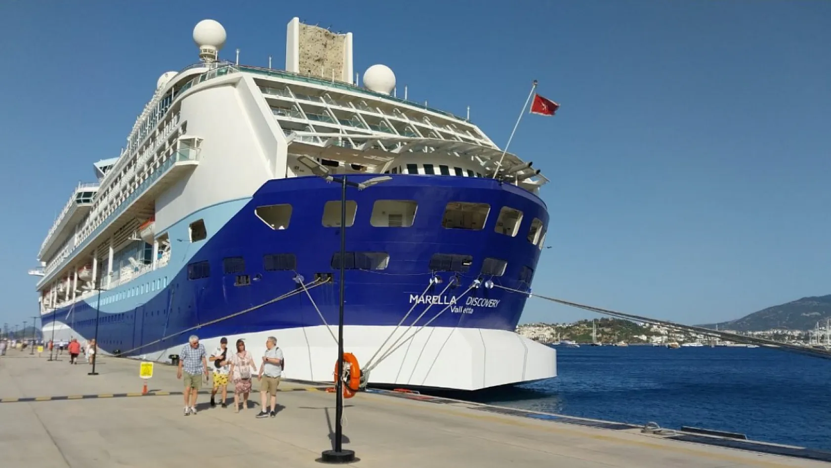 Bodrum'a iki kruvaziyerle 1860 turist geldi