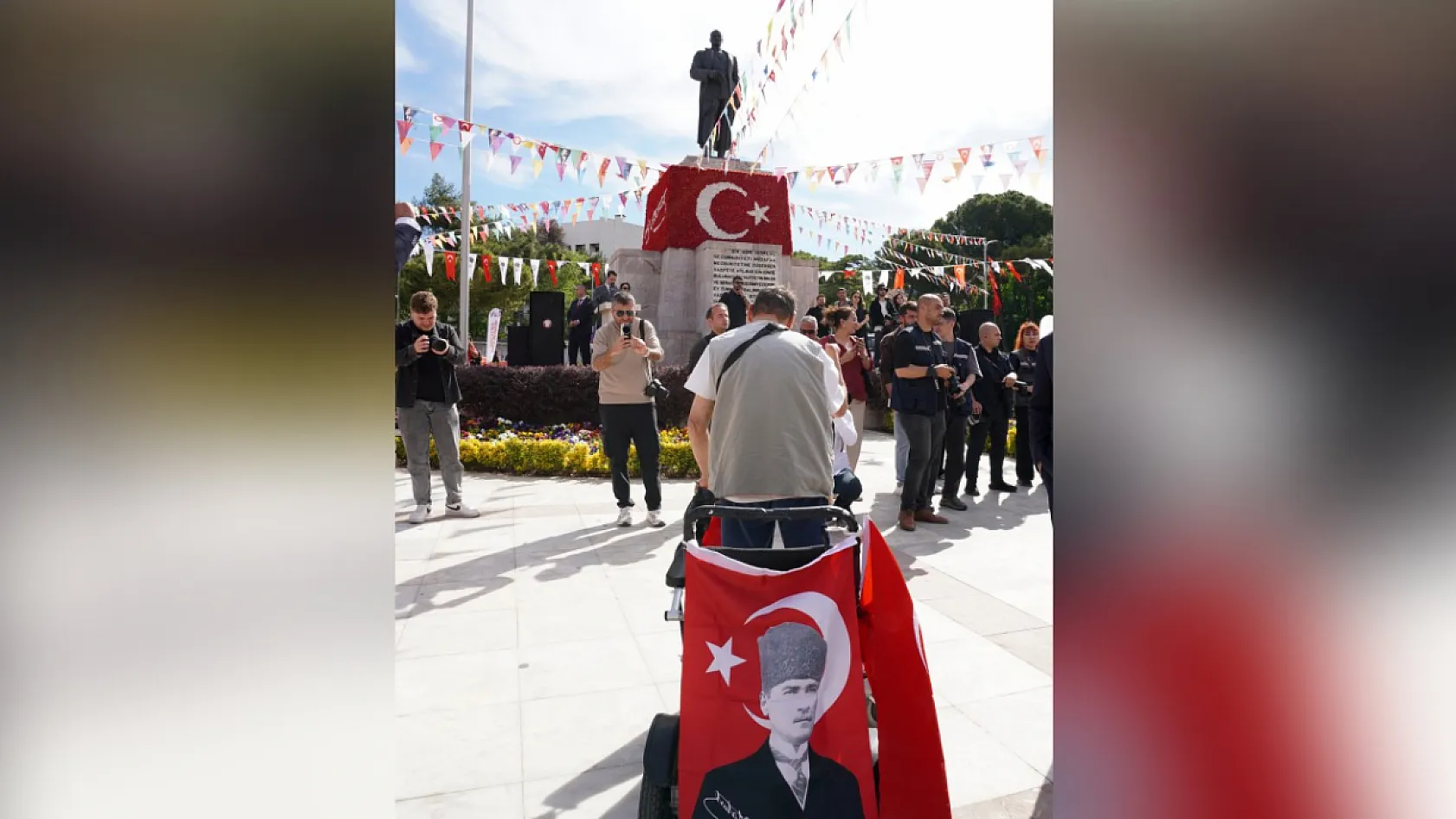 Muğla'da engelli kişinin bayrak ve İstiklal Marşı hassasiyeti duygulandırdı
