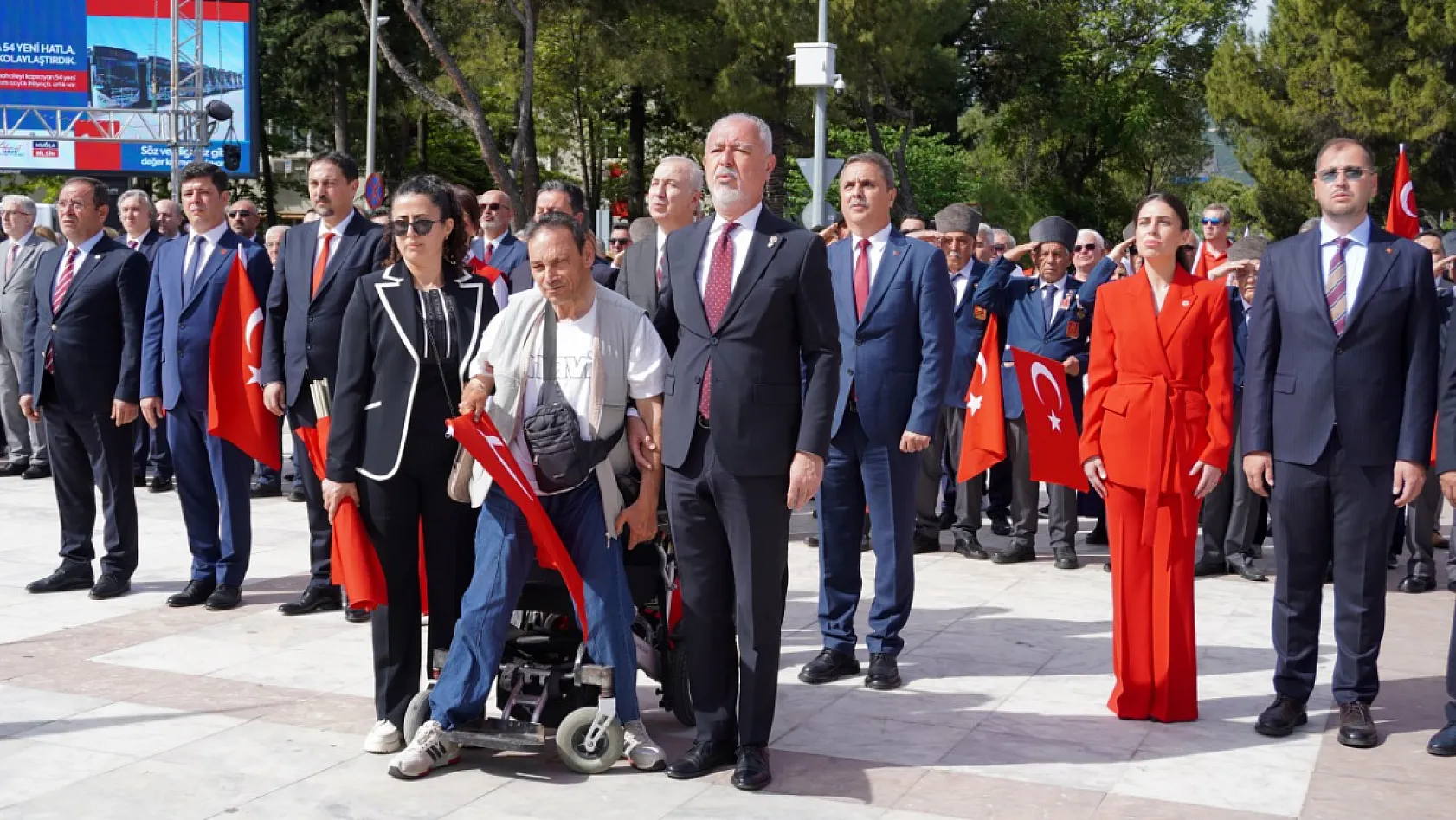 Muğla'da engelli kişinin bayrak ve İstiklal Marşı hassasiyeti duygulandırdı