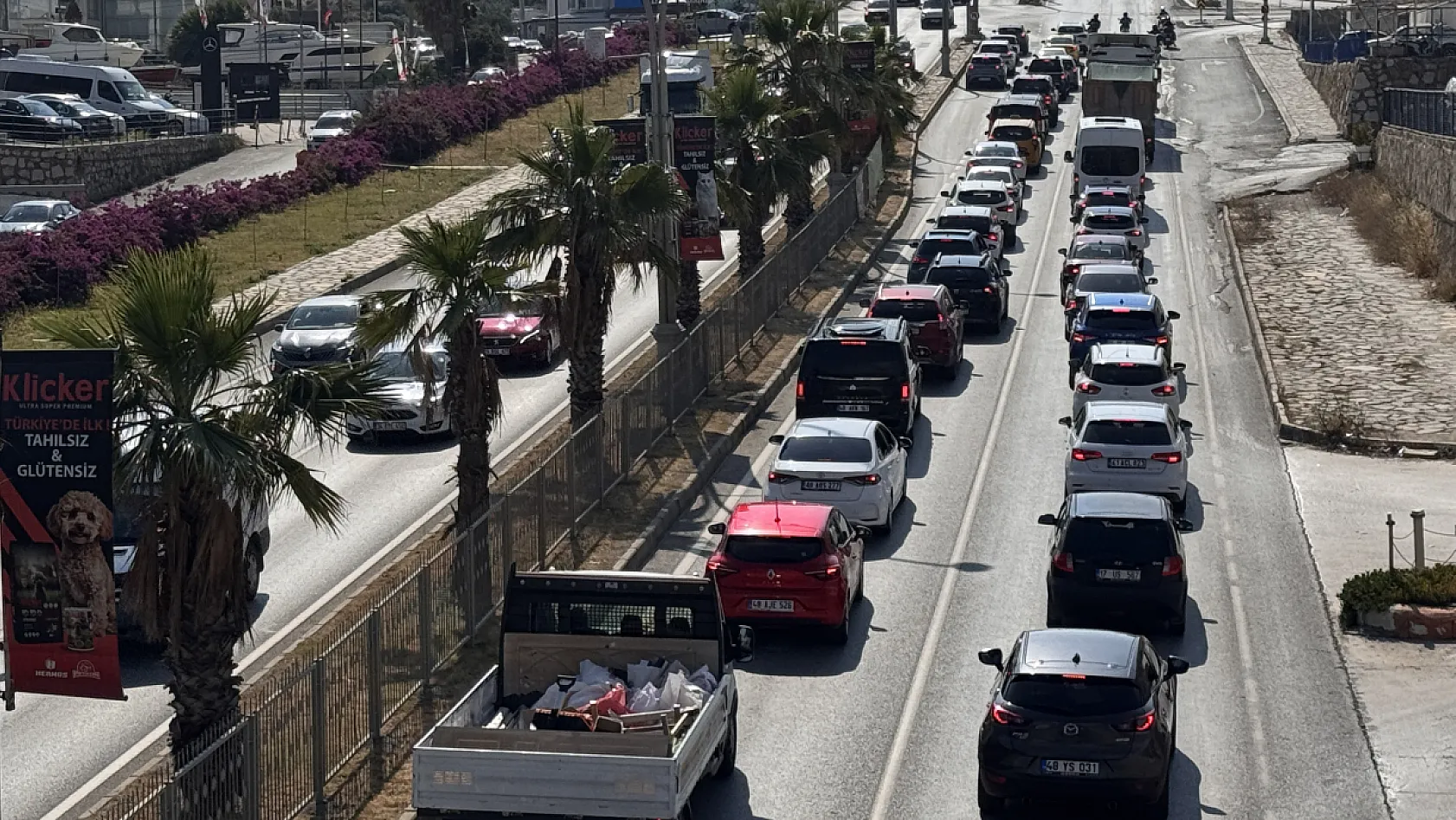 Muğla'da Bayram Yoğunluğu: Bodrum, Marmaris ve Fethiye'de Araç Girişi Arttı