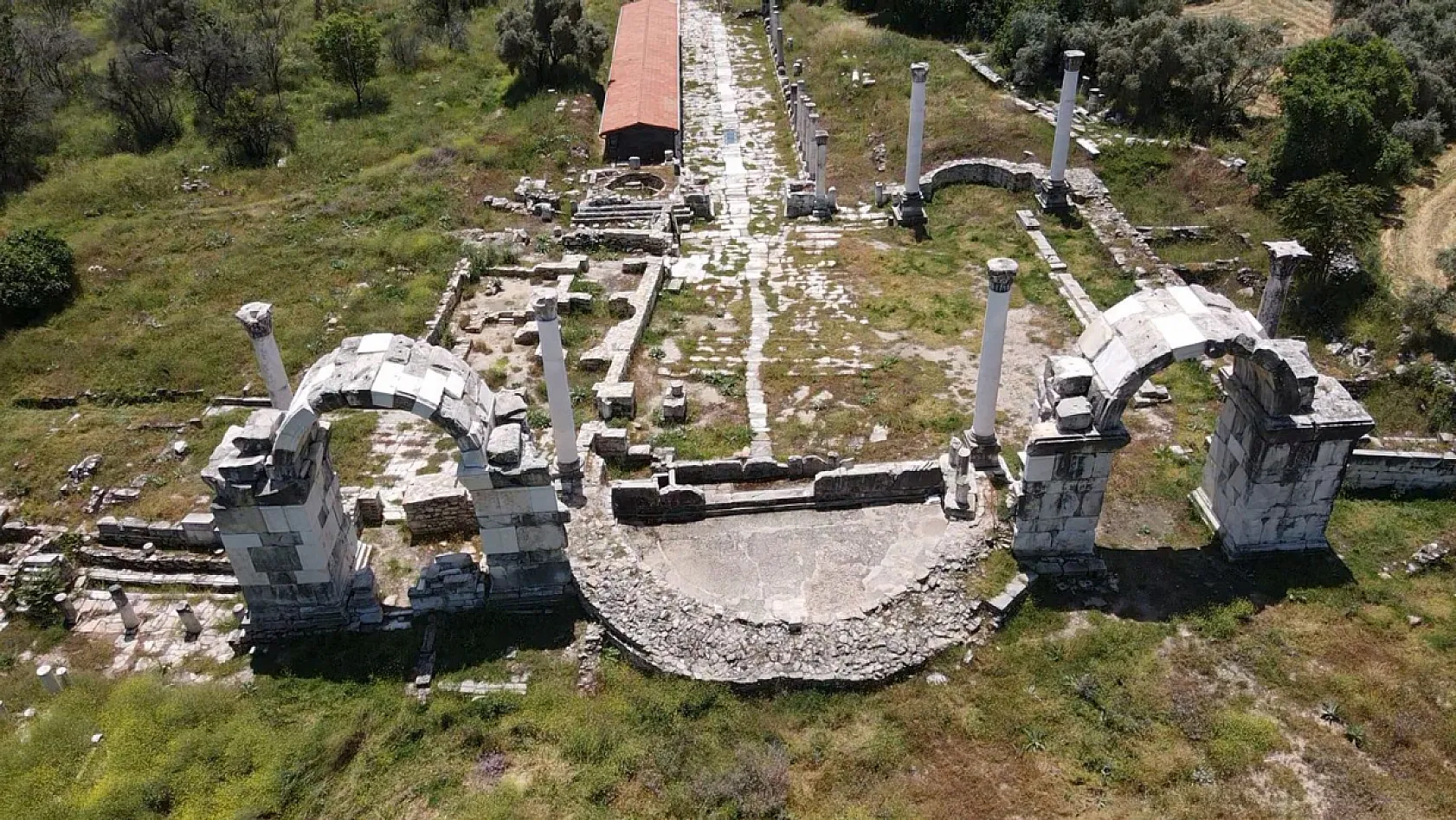 'Gladyatörler şehri' Stratonikeia, bayram tatilinde de ziyaretçilerini tarihi yolculuğa çıkarıyor