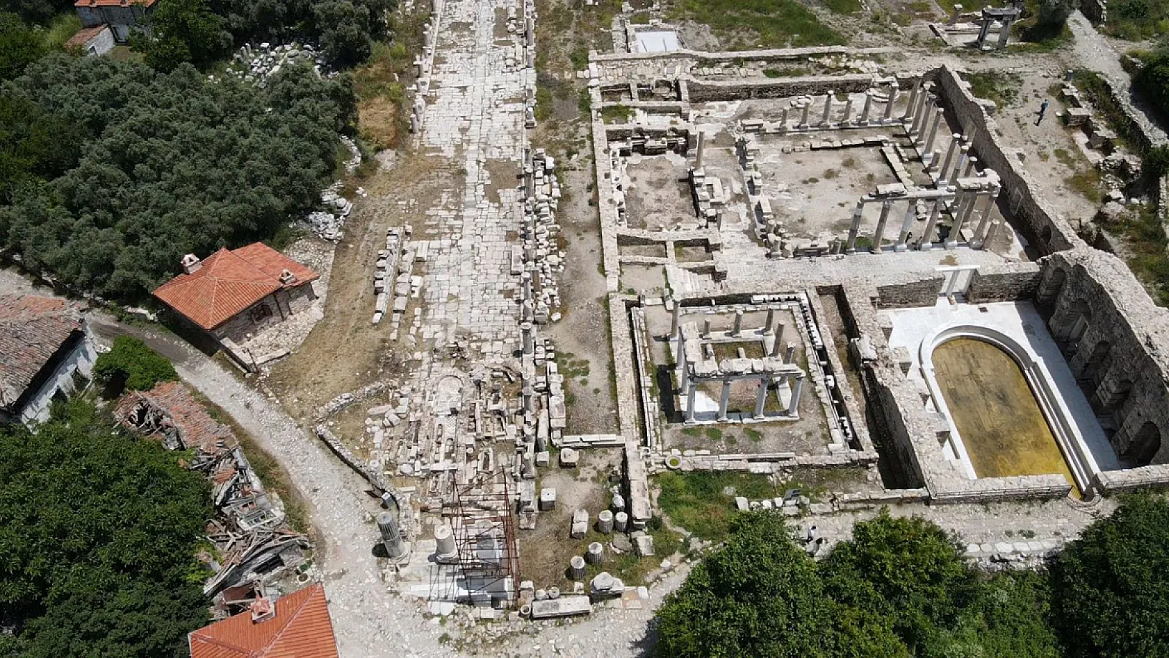 'Gladyatörler şehri' Stratonikeia, bayram tatilinde de ziyaretçilerini tarihi yolculuğa çıkarıyor