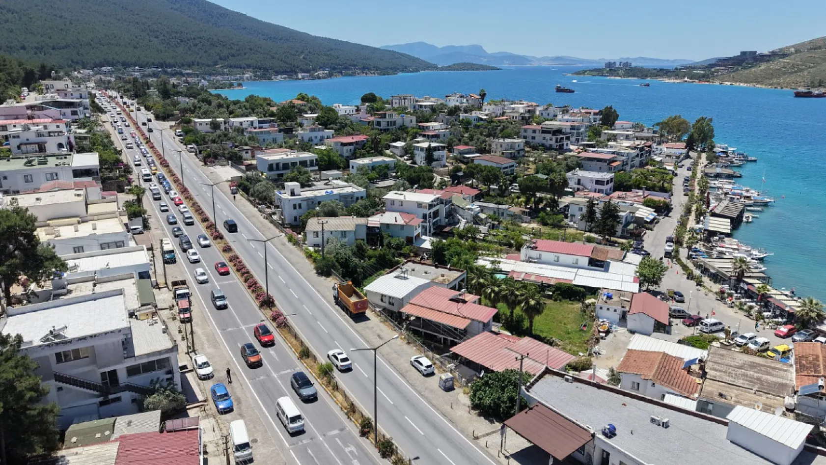 Muğla'daki kara yollarında tatilcilerin bayram dönüşü yoğunluğu sürüyor