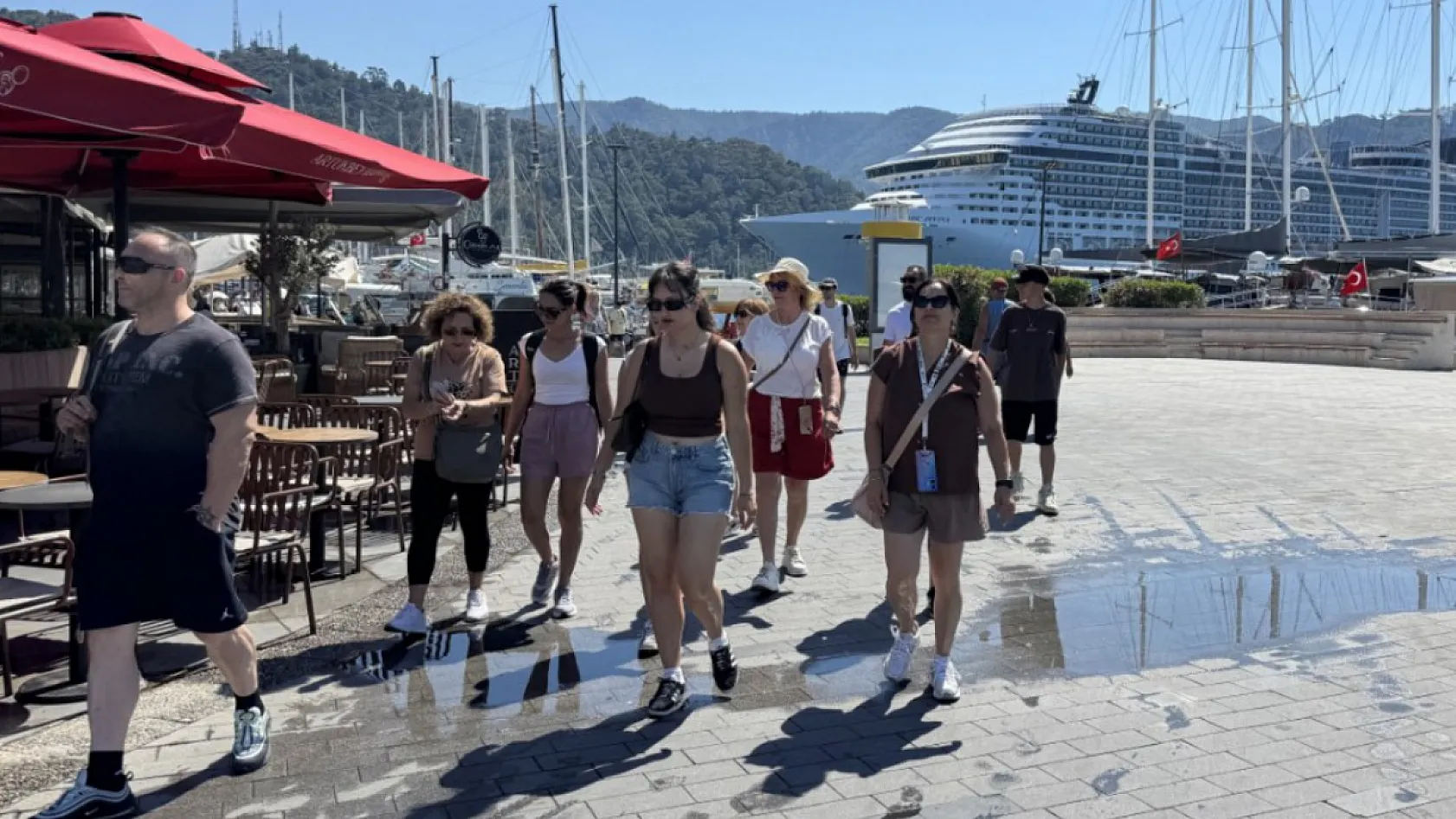 Marmaris'e 'MSC Divina' kruvaziyeriyle 3 bin 931 turist geldi