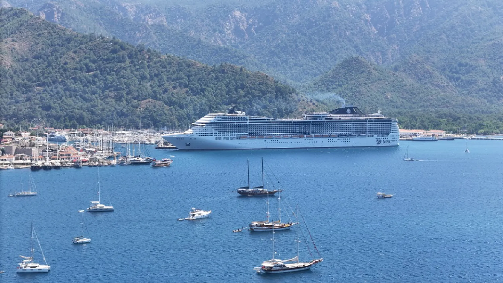 Marmaris'e 'MSC Divina' kruvaziyeriyle 3 bin 931 turist geldi