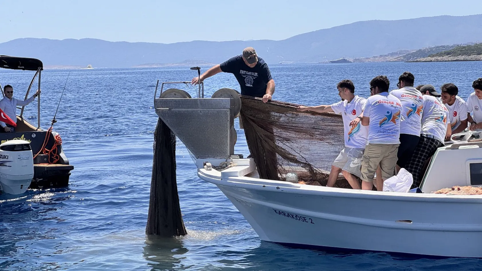 Muğla Valisi Akbıyık'ın katılımıyla Bodrum'da hayalet ağ ve deniz temizliği yapıldı