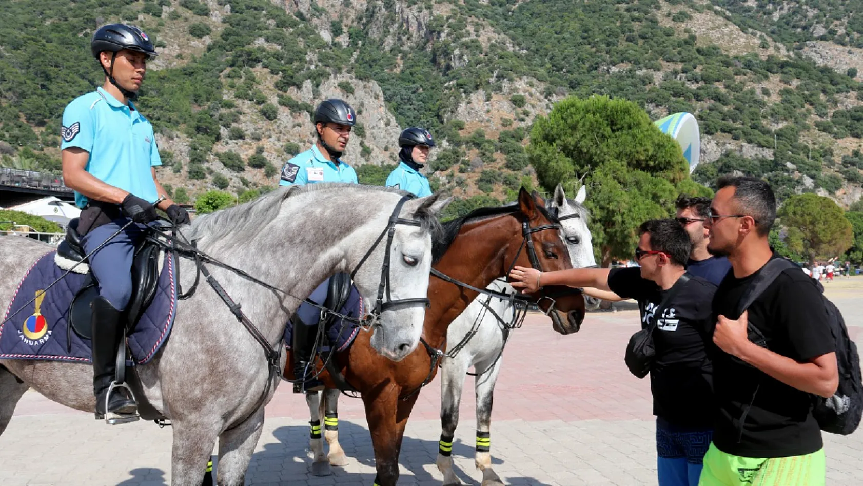 Atlı jandarma ekibi Ölüdeniz'de göreve başladı