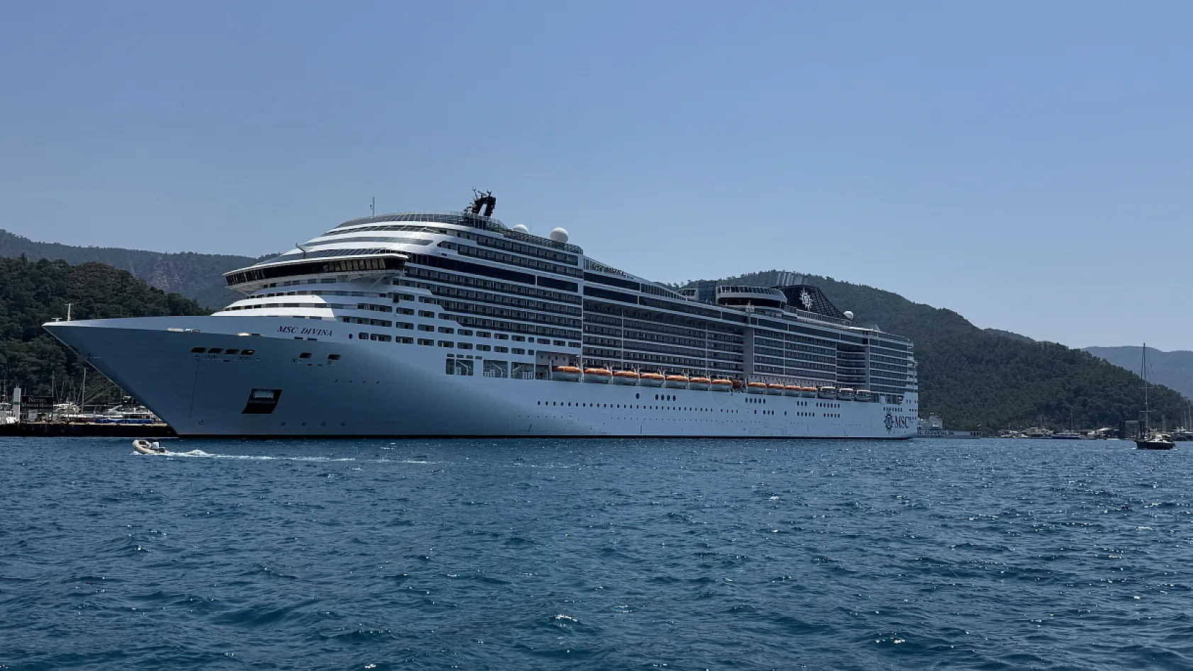 Marmaris'e 'MSC Divina' kruvaziyeriyle 3 bin 899 turist geldi