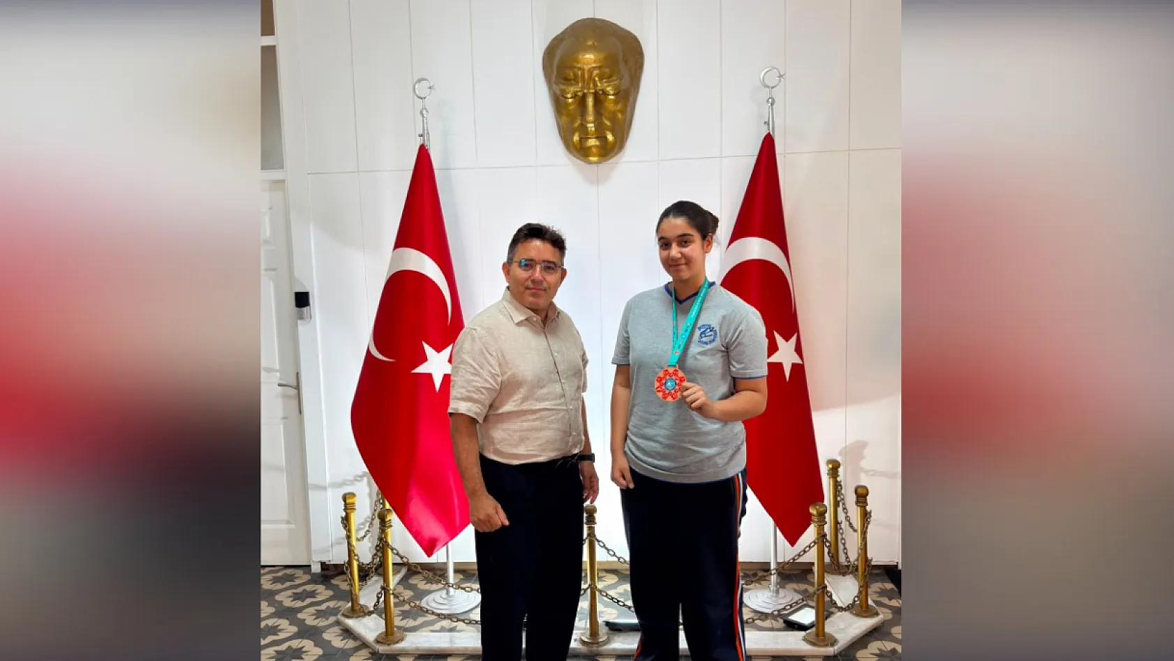 Dünya üçüncüsü kick boksçu Nilsu'dan Marmaris Kaymakamı Kaya'ya ziyaret