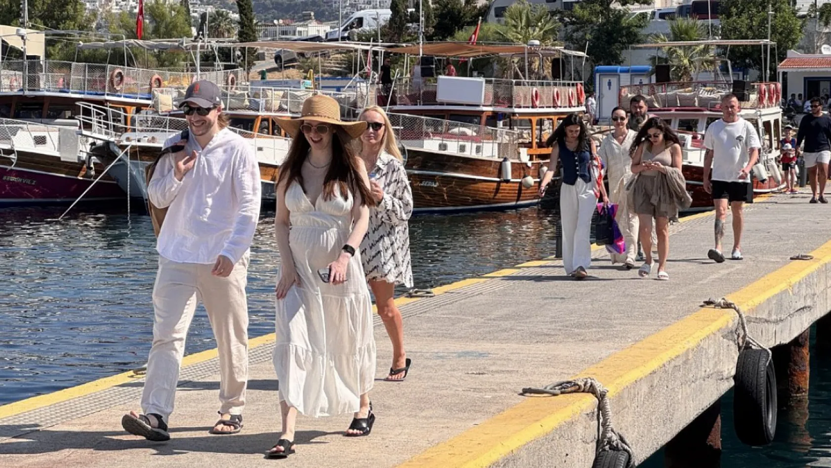 Bodrum, masmavi koyları, doğal güzellikleri ve eşsiz deniz rotalarıyla ziyaretçilerini çekiyor