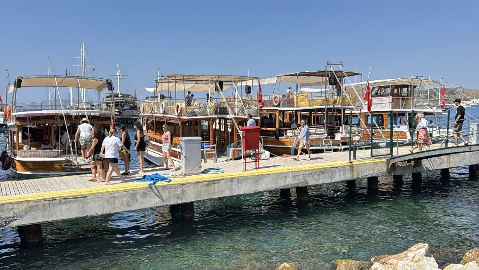 Bodrum, masmavi koyları, doğal güzellikleri ve eşsiz deniz rotalarıyla ziyaretçilerini çekiyor