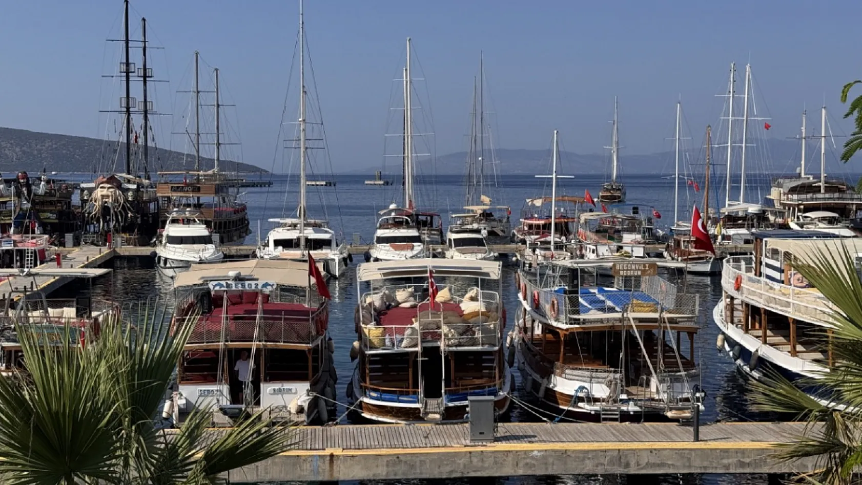 Bodrum, masmavi koyları, doğal güzellikleri ve eşsiz deniz rotalarıyla ziyaretçilerini çekiyor