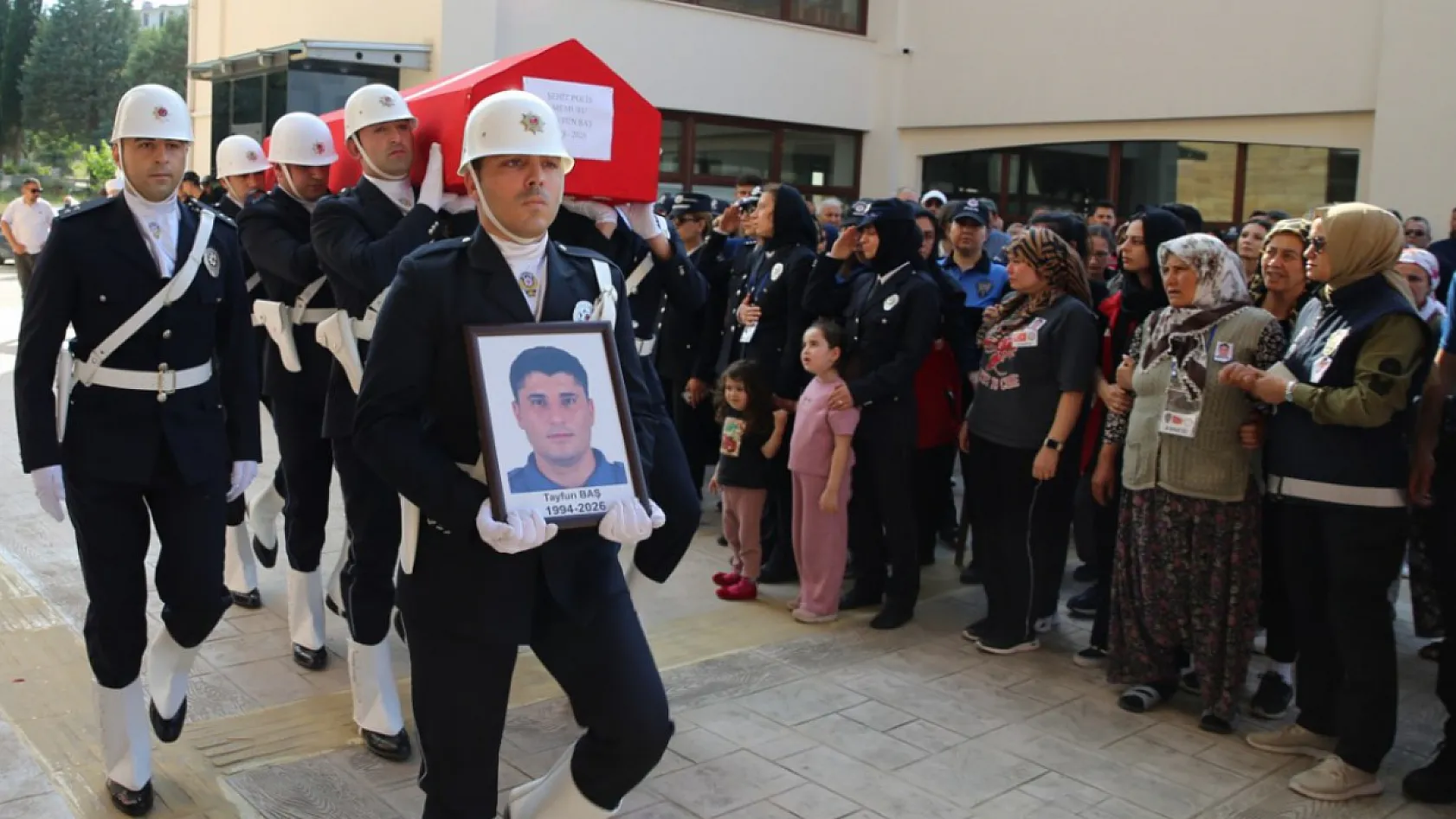 Şehit Polis Memuru Tayfun Baş, Denizli'de son yolculuğuna uğurlandı