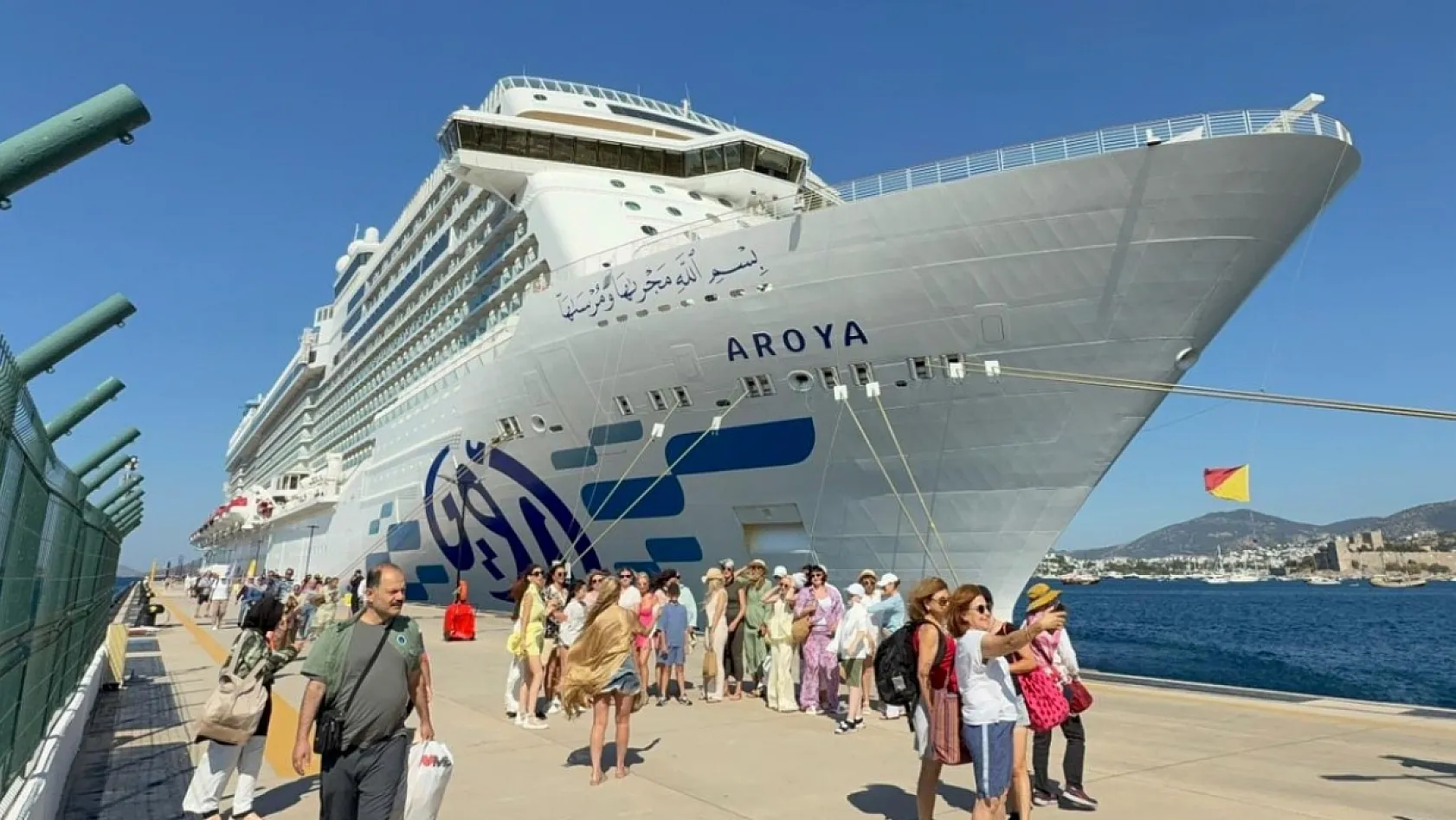Bodrum'a 'Aroya' kruvaziyeriyle 1489 turist geldi