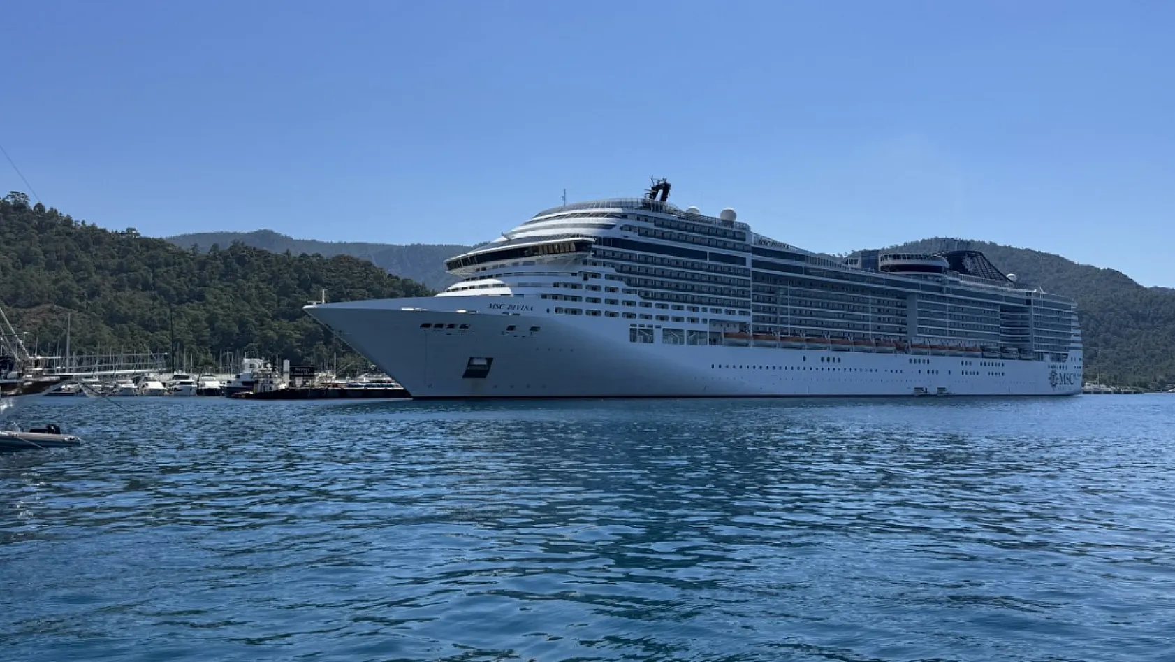 Marmaris'e 'MSC Divina' kruvaziyeri 4 bin 121 turist getirdi