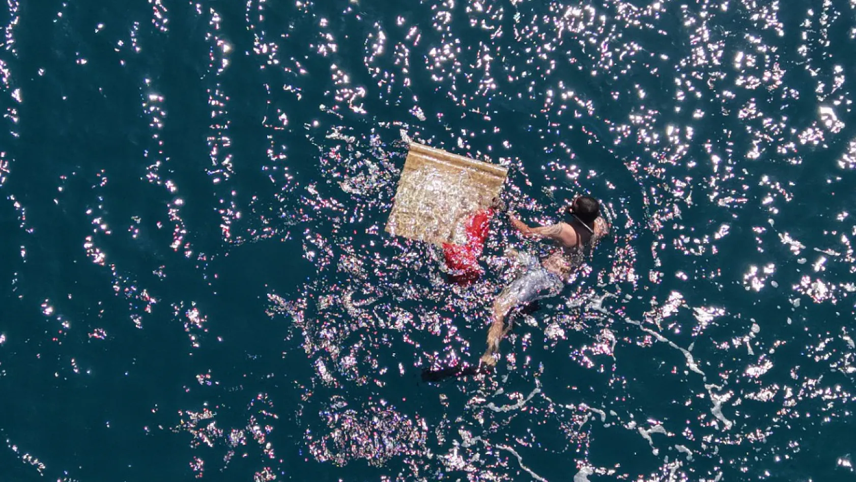 Bodrum'da dalgıçlar deniz dibinden 250 kilogram atık çıkardı