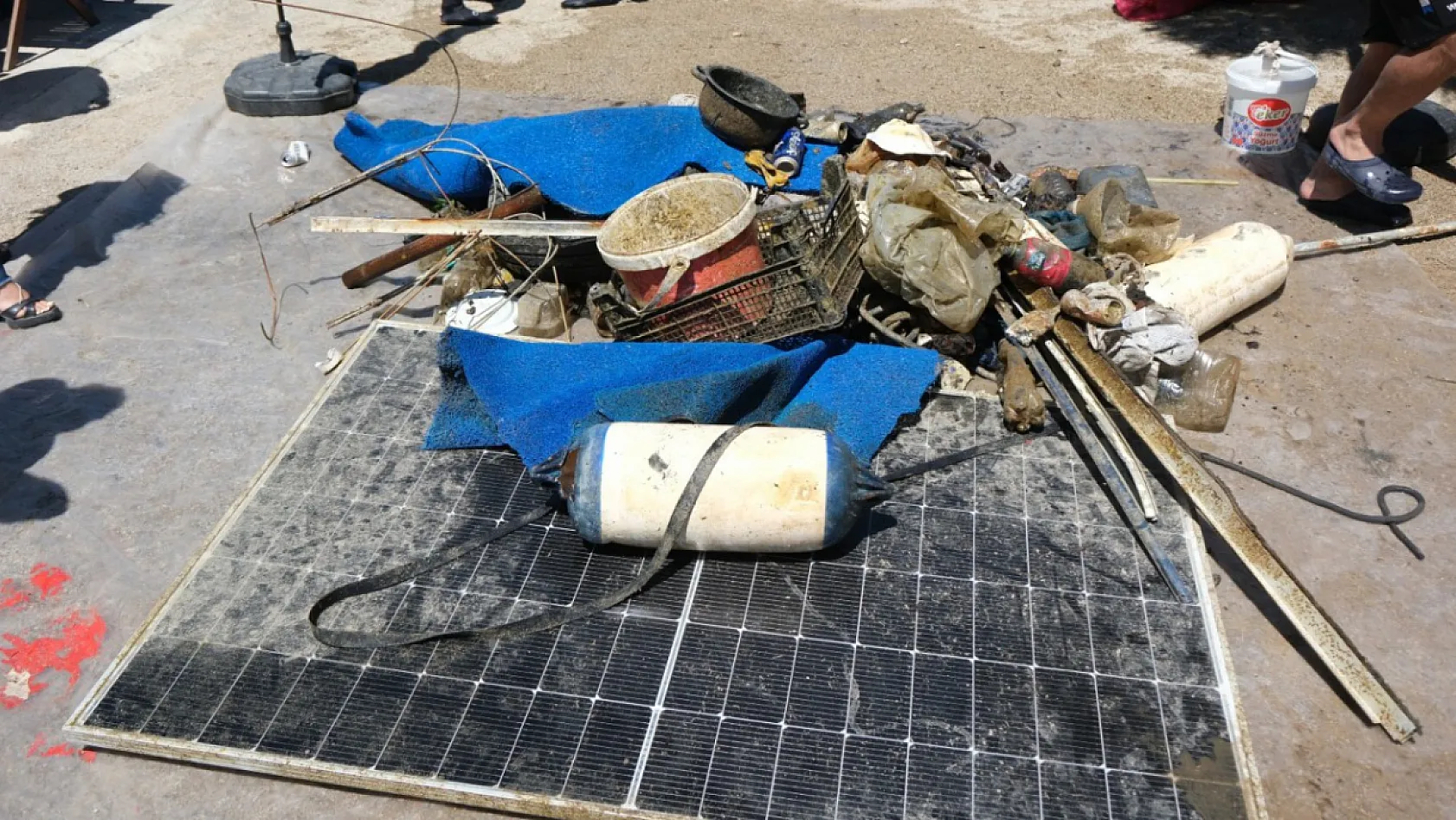 Bodrum'da dalgıçlar deniz dibinden 250 kilogram atık çıkardı